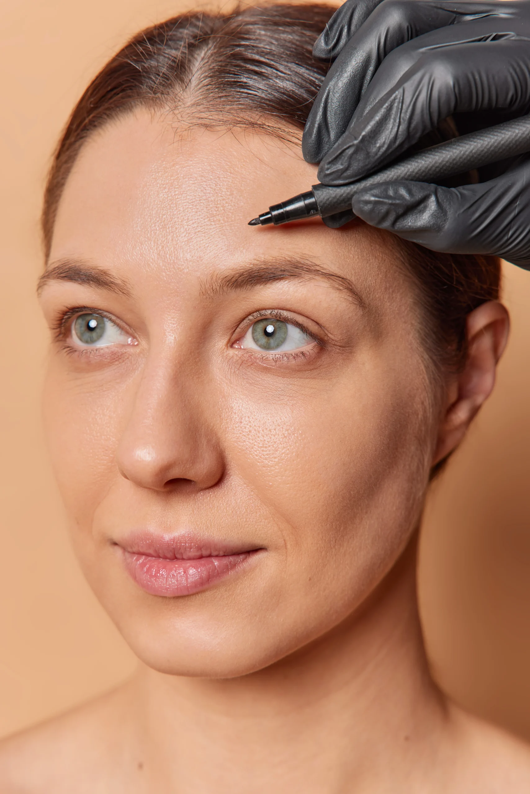 close-up-shot-of-beauty-lady-gets-ready-for-faceli-2023-11-27-05-37-18-utc
